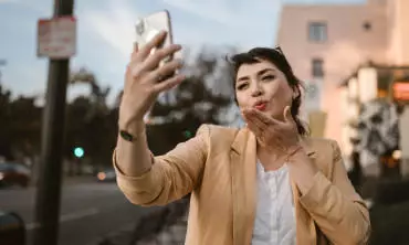 LDR Bikin Overthinking? Terapkan Manajemen Stres Berikut Ini Agar Hubungan Jarak Jauh Tetap Harmonis