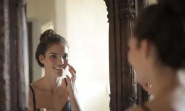 Kulit Dehidrasi Karena Ruangan ber AC? 6 Skincare ini Wajib Kamu Punya