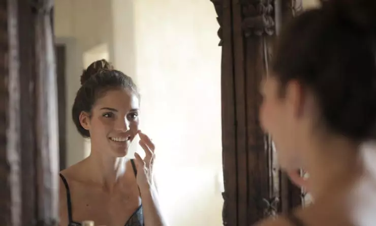 Kulit Dehidrasi Karena Ruangan ber AC? 6 Skincare ini Wajib Kamu Punya