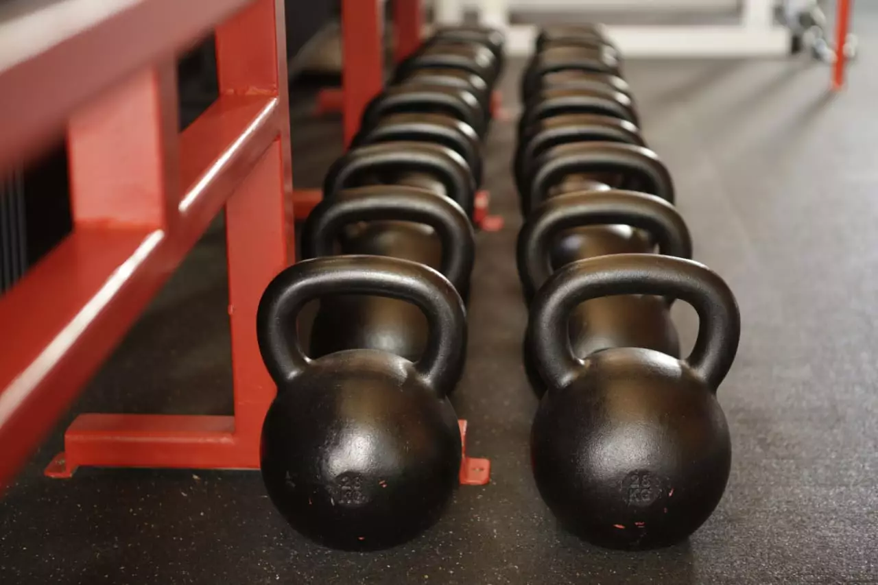 kettle bell alat olah raga di rumah