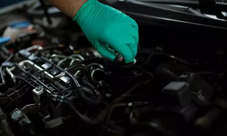 Kapan Waktunya Kita Harus Mengganti Oli Mesin Baik Motor Maupun Mobil?