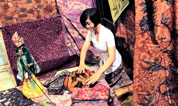 Intip Pesona Batik Khas Sokaraja
