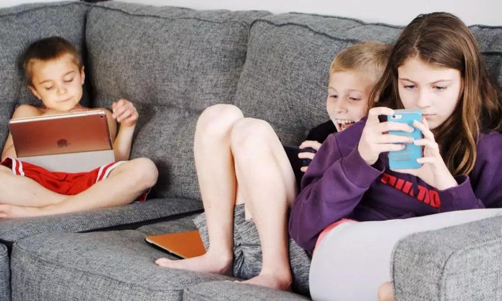 Tips Membatasi Anak Menonton Youtube Tanpa Membuat Mereka Marah