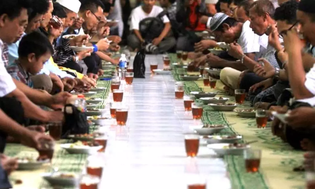 Jaburan dan Takjil, Tradisi Jamuan Makanan Penuh Kebersamaan Saat Ramadan