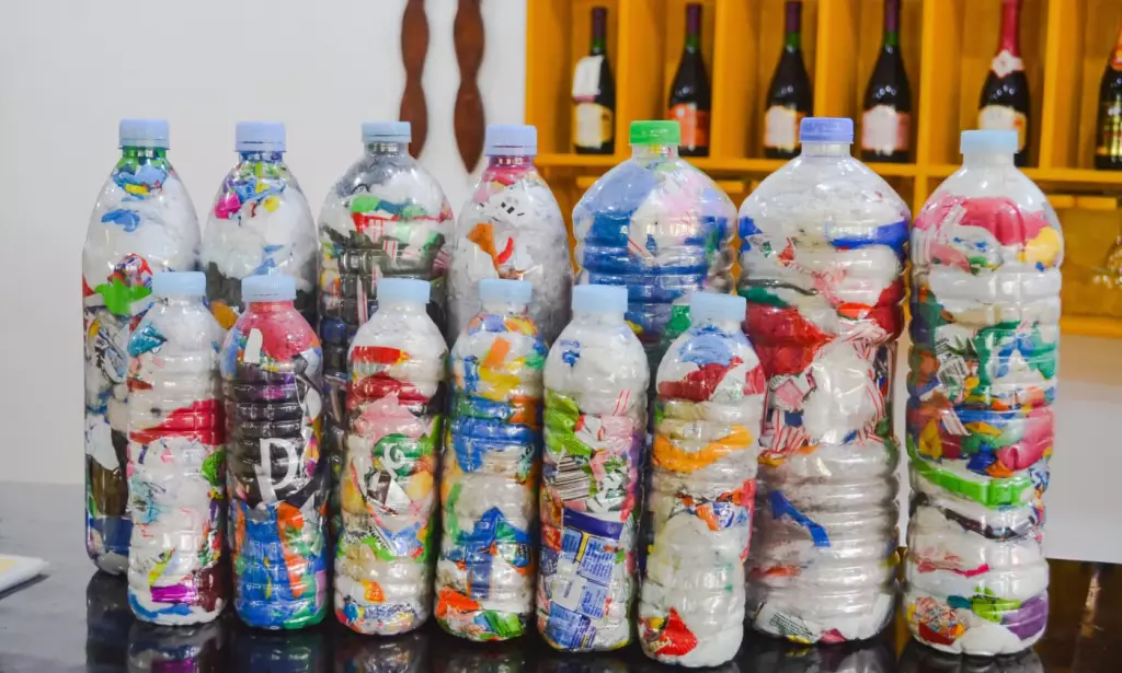 Ecobricks: Solusi Pemanfaatan Sampah Plastik Agar bisa Digunakan Kembali
