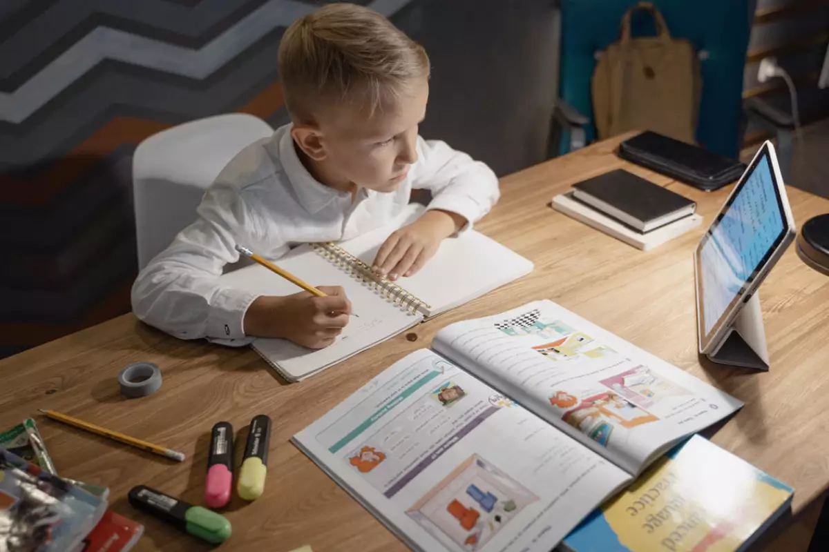 Siswa Belajar Online