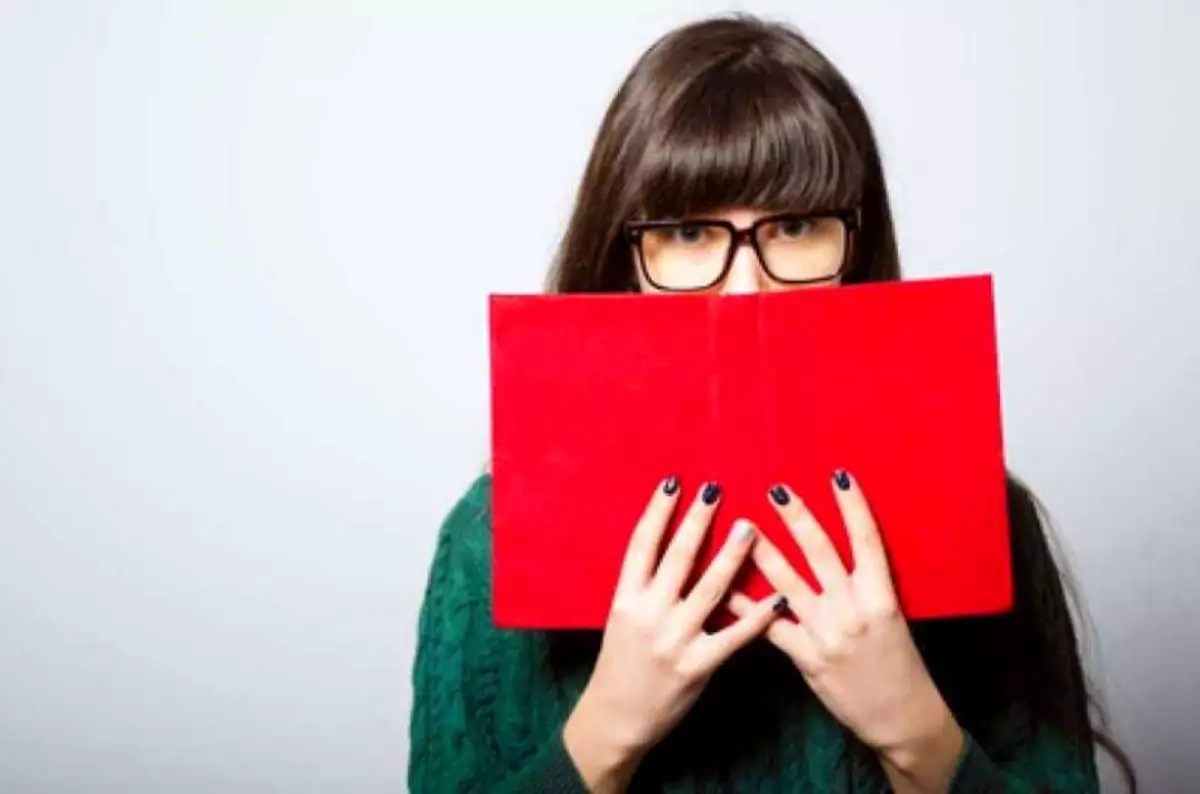 seorang ambivert cenderung menutup diri terhadap orang baru