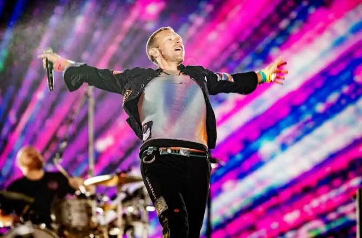 Aksi panggung Chris Martin
