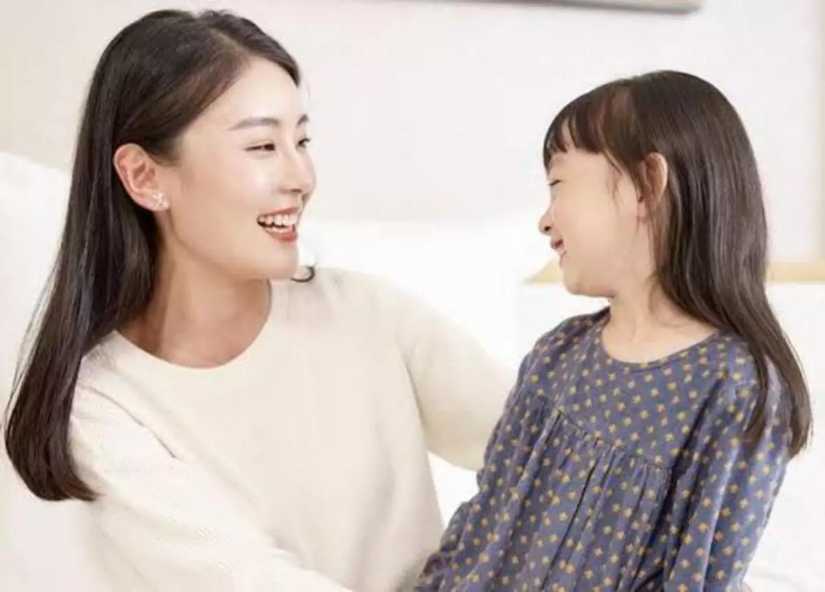 Berbicara dengan sopan dan mengajarkan empati bisa mengurangi risiko anak meniru berkata kasar