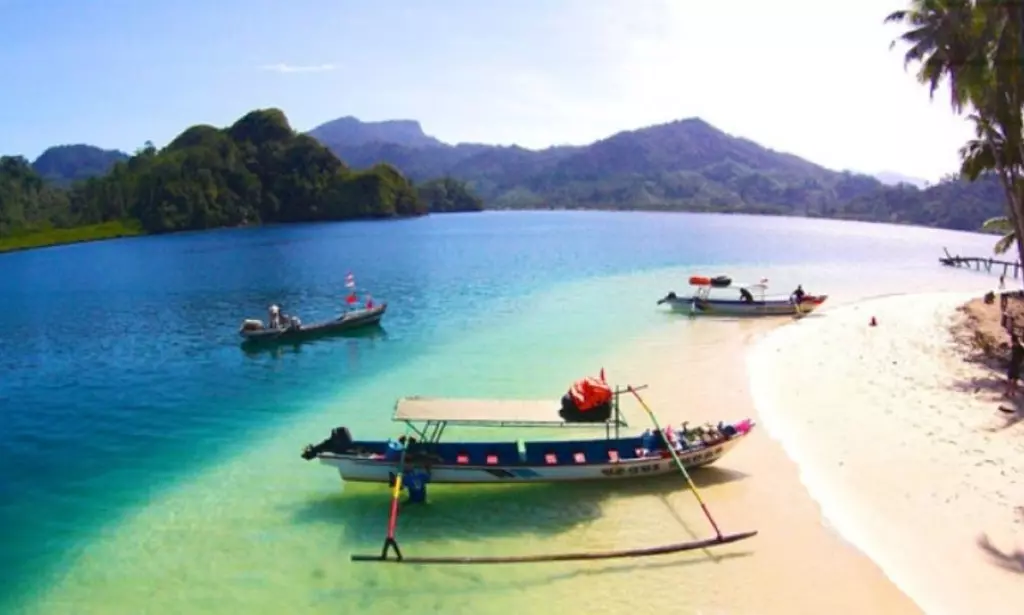 Wisata Pantai & Kepulauan Indonesia yang Indah dan Wajib Dikunjungi