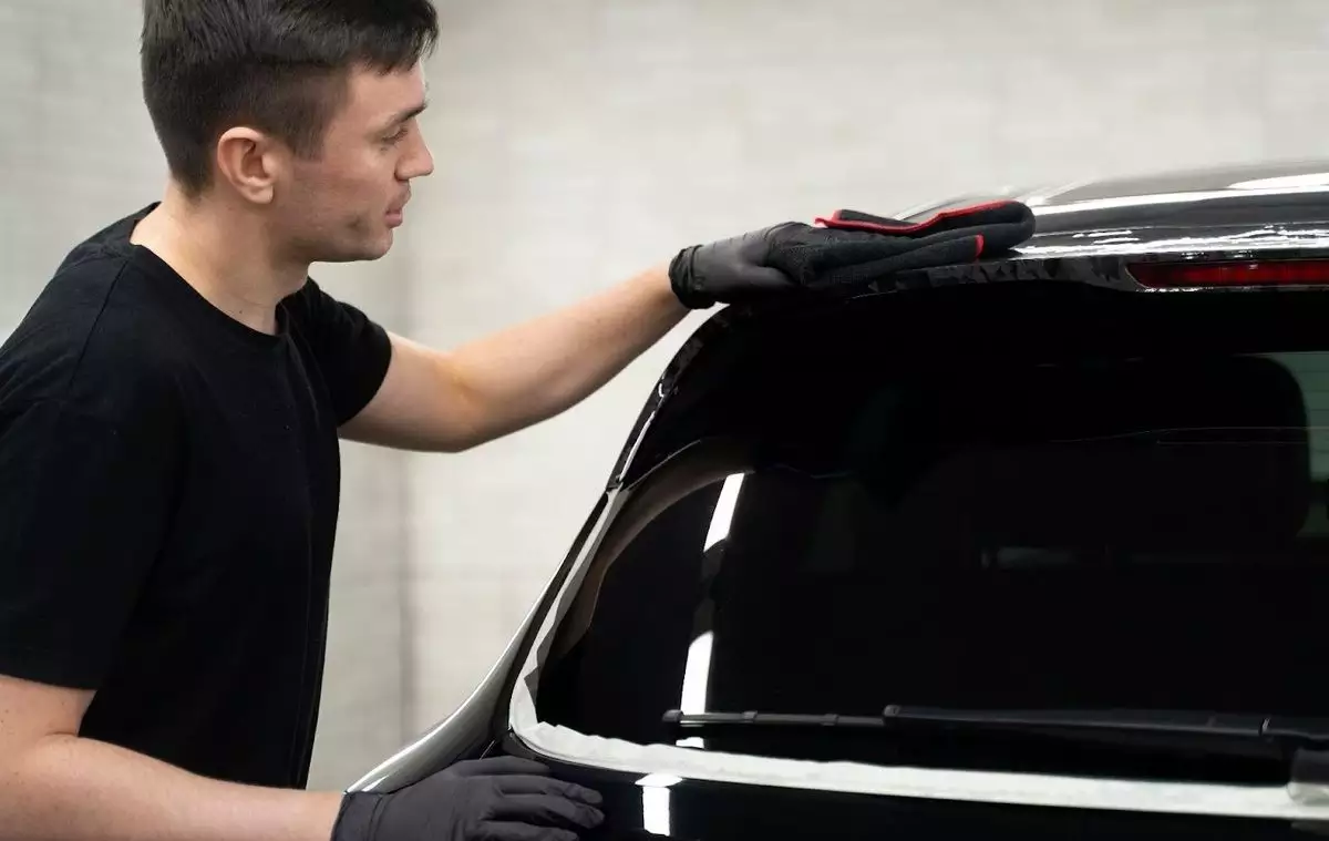 sesuaikan jenis kaca film dengan desain dan warna mobil