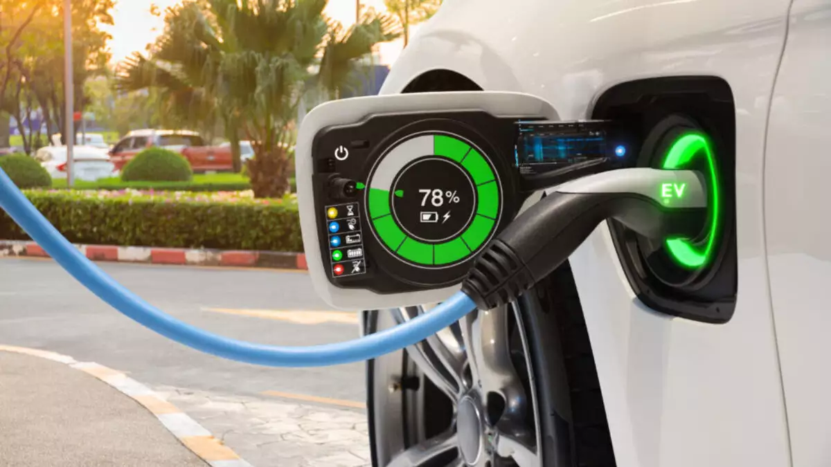 Kendaraan-hibrida-plug-in-(PHEV)-dapat-diisi-daya-dari-sumber-eksternal