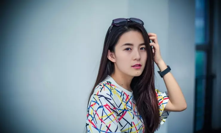 Rekomendasi Model Gaya Rambut Wanita yang Memiliki Dahi Jenong Alias Lebar