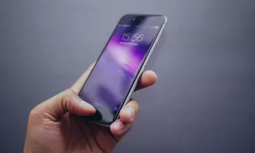 Apa Penyebab Layar Handphone bergaris? Bagaimana Solusinya?