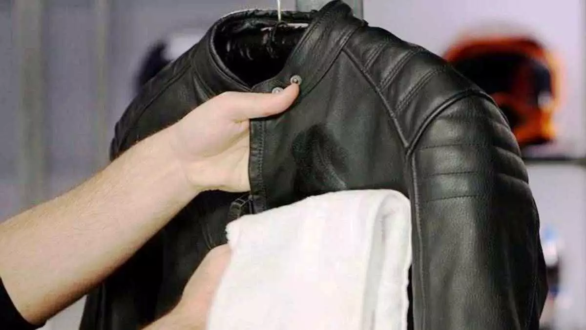 Jaket-touring-yang-tebal-bisa-melindungi-Anda