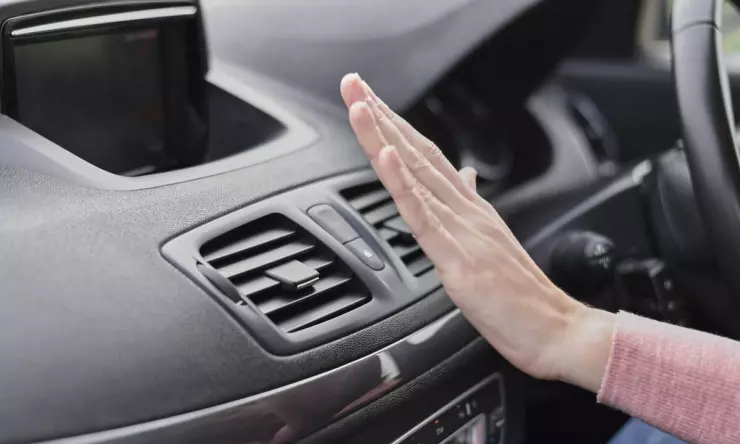 AC Mobil Kurang Dingin: Penyebab dan Tips Merawatnya