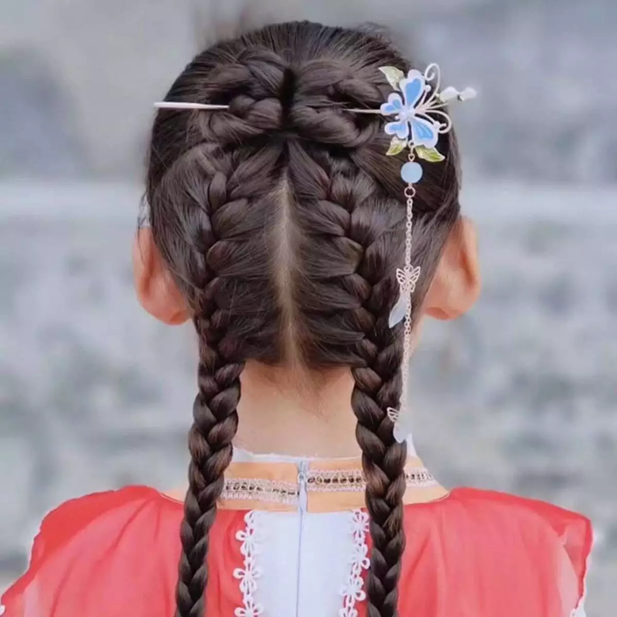 ponytail-dengan-tambahan-aksesoris-bisa-menjadi-pilihan