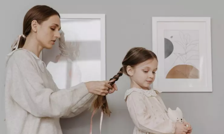 5 Contoh Variasi Rambut Ponytail dengan Kombinasi Kepang Unik untuk Anak Perempuan