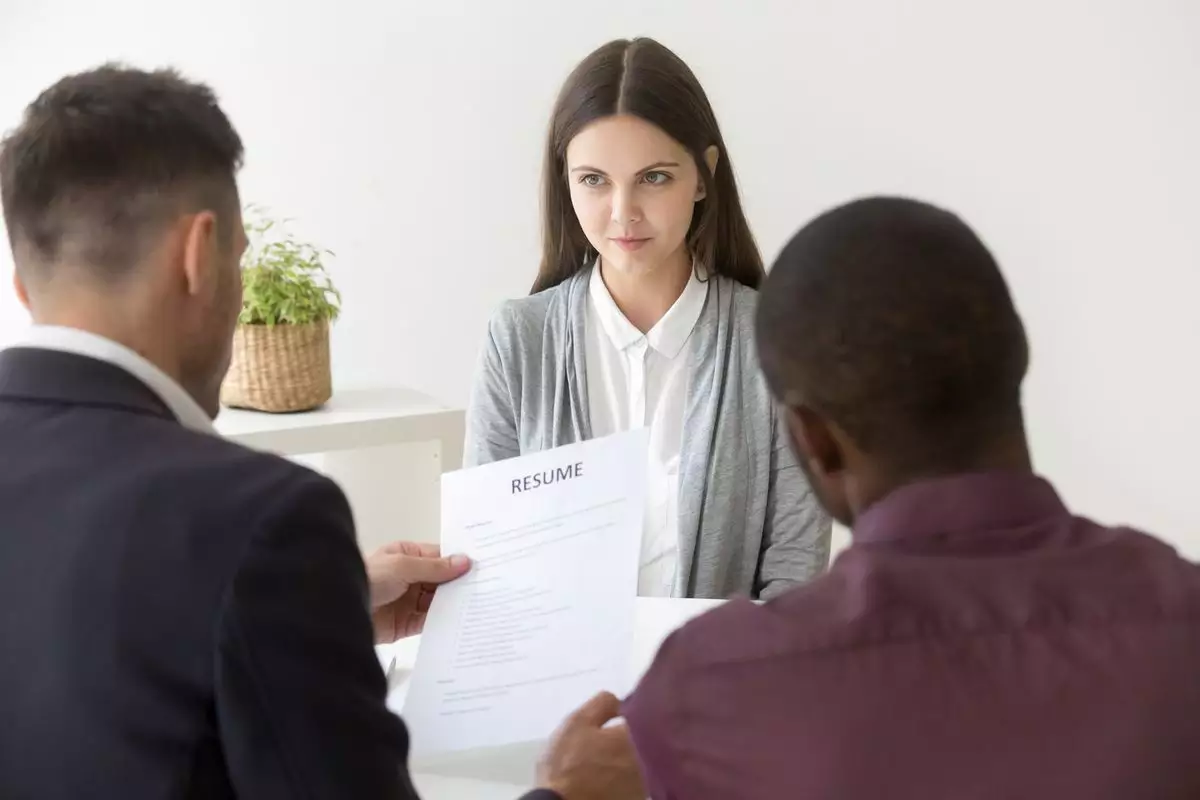 Dengarkan-pertanyaan-dengan-baik-dengan-baik