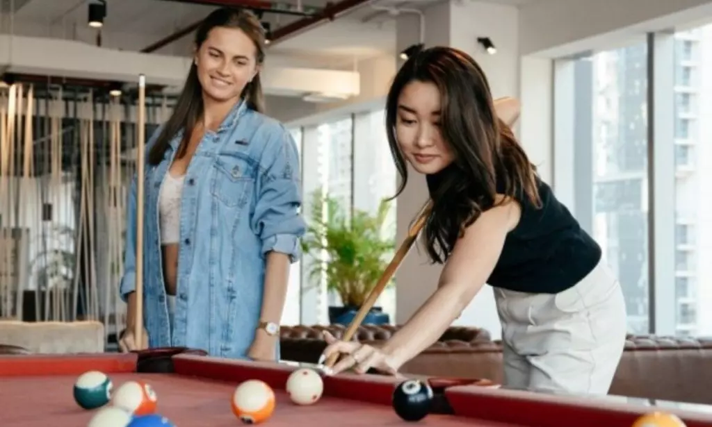 Cara Bermain Billiard yang Benar, Pemula Wajib Tahu!