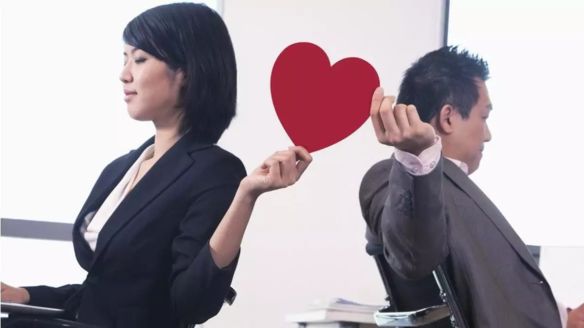 Tetapkan-batasan-yang-profesional-sesama-rekan-kerja