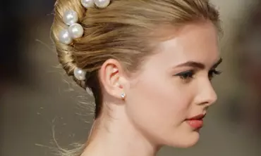 Model Rambut Updo: Tren Elegan Sesuai untuk Acara Istimewa