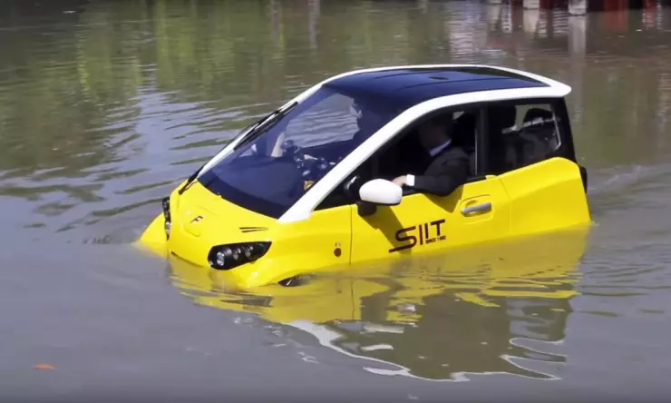 Bisakah Mobil Listrik Menerjang Banjir? Begini Penjelasannya