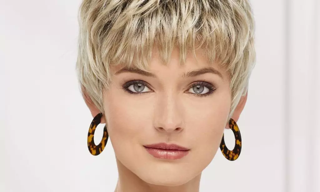 Pixie Chic: Gaya Potongan Rambut Pendek yang Lagi Trendi