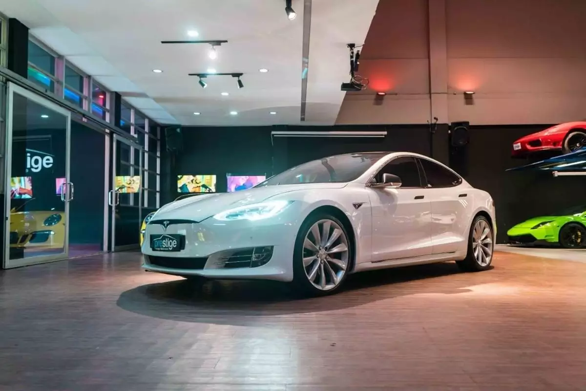 Tesla-Model-S