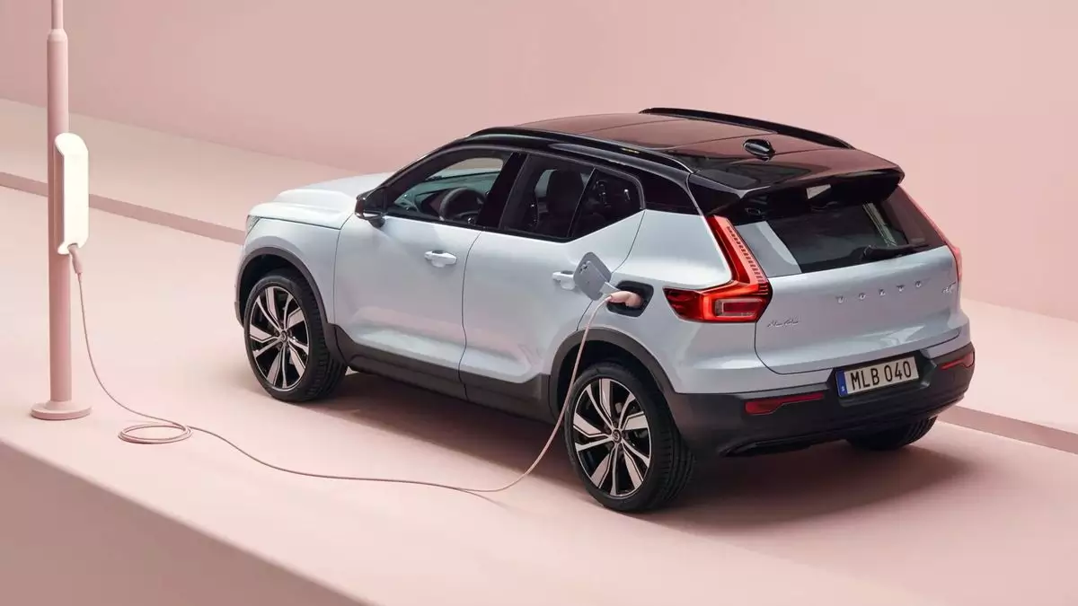 Volvo-XC40-Recharge
