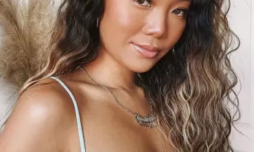Model Rambut Beach Waves: Gelombang Pantai yang Ceria dan Kasual