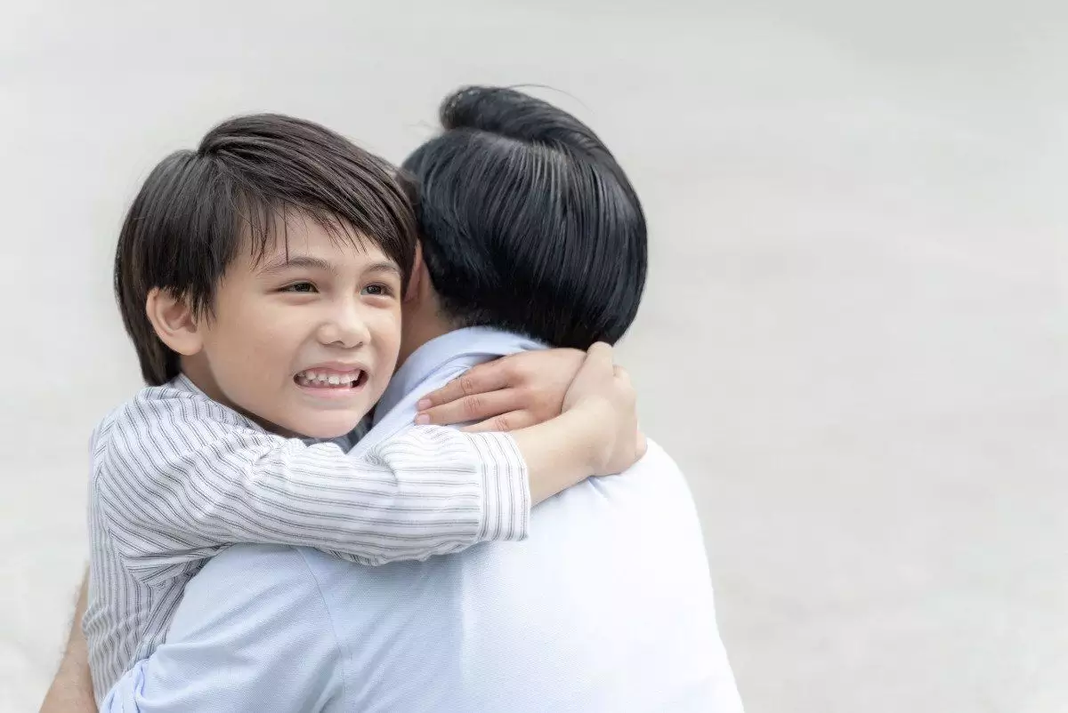 Berikan-Dukungan-Emosional-yang-Konsisten-pada-anak