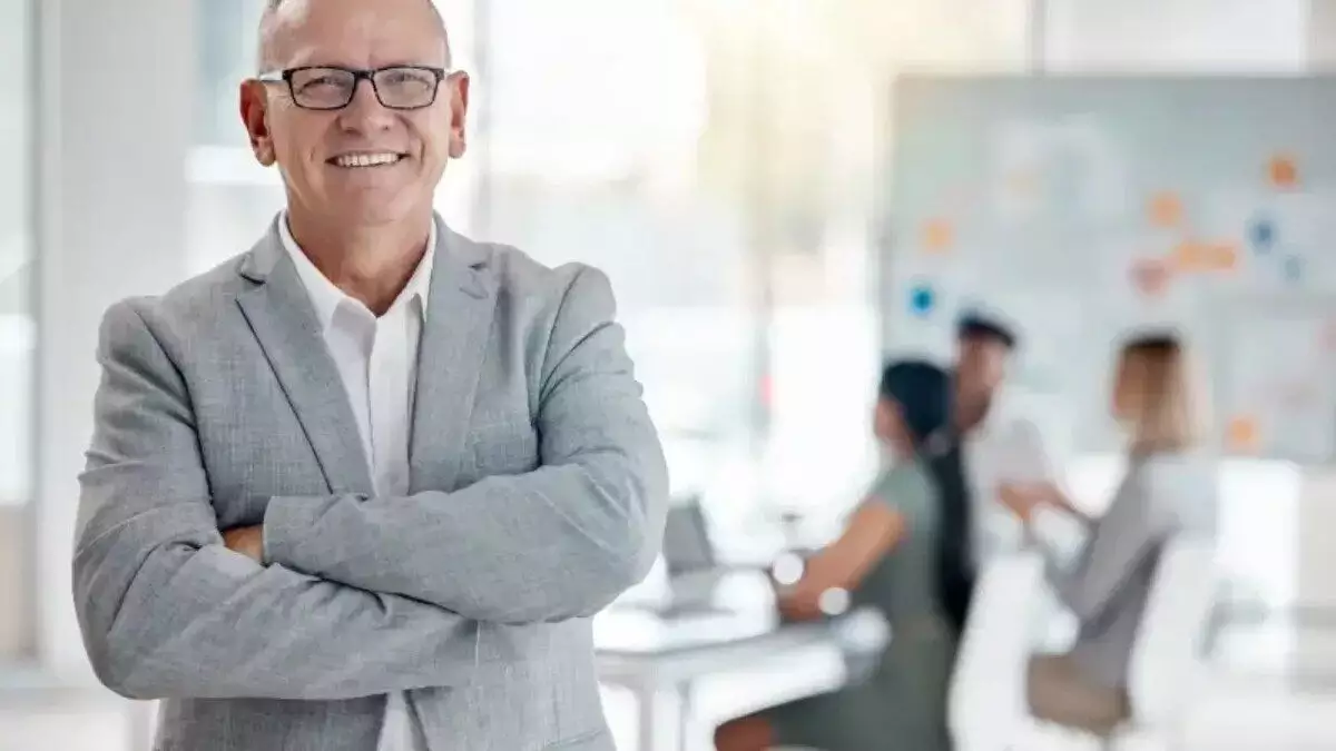 seorang-direktur-harus-bisa-berpikir-kreatif-untuk-mengembangkan-inovasi-bisnis-perbankan-termasuk-menentukan-kebijakan-perusahaan