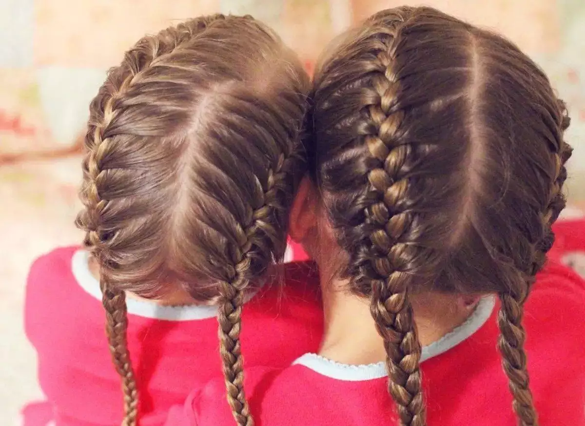 gaya-kepang-atau-tumpal-juga-bisa-menjadi-alternatif-ikatan-rambut-pada-anak-perempuan