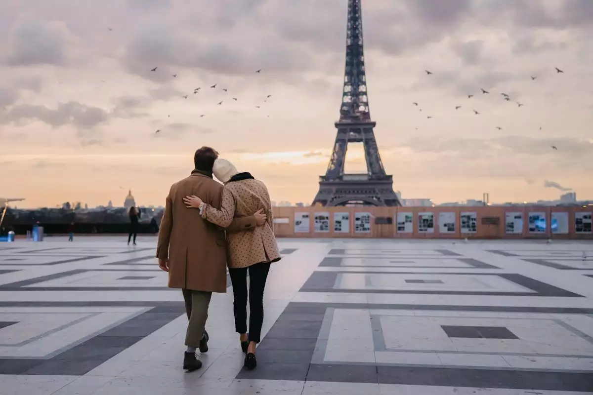 Paris-menjadi-salah-satu-kota-paling-romantis-di-dunia