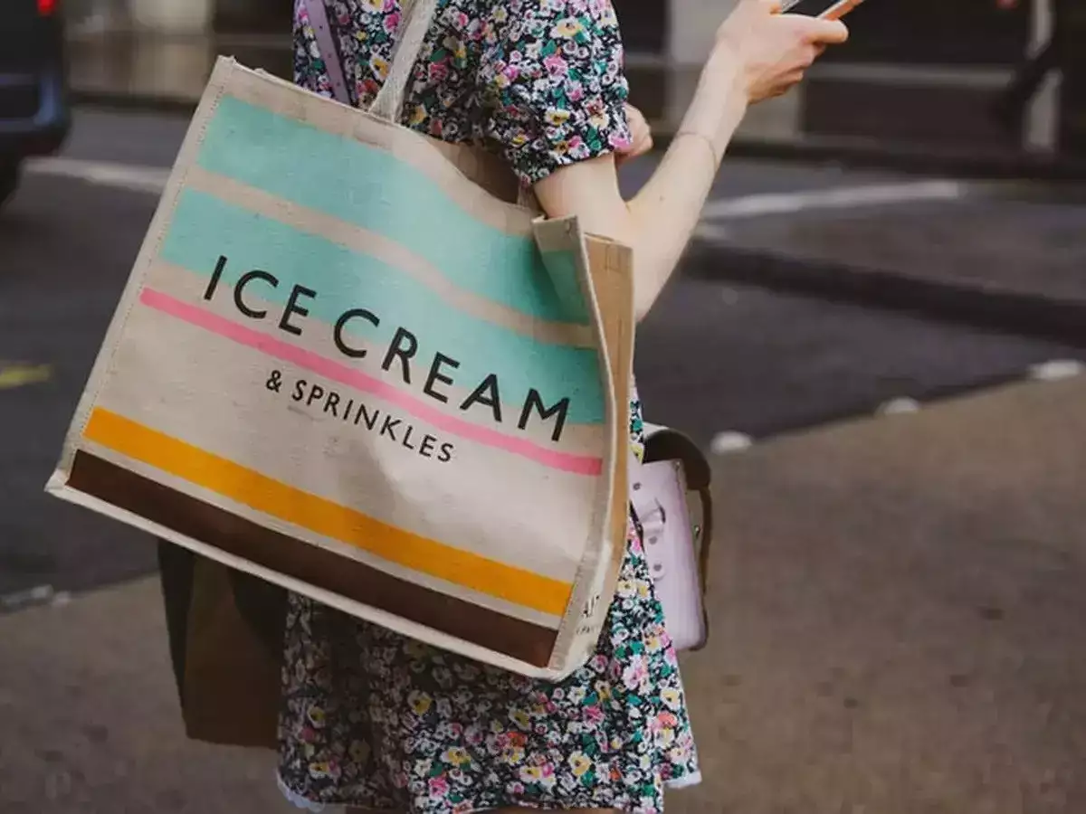 pilih-totebag-yang-sesuai-dengan-outfit-yang-digunakan