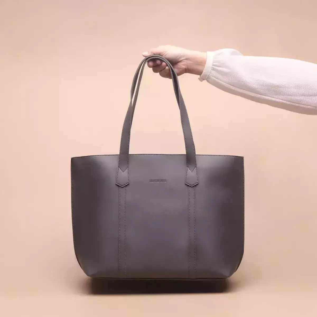 totebag-kulit-menonjolkan-kesan-mewah-tetapi-tetap-menggemaskan