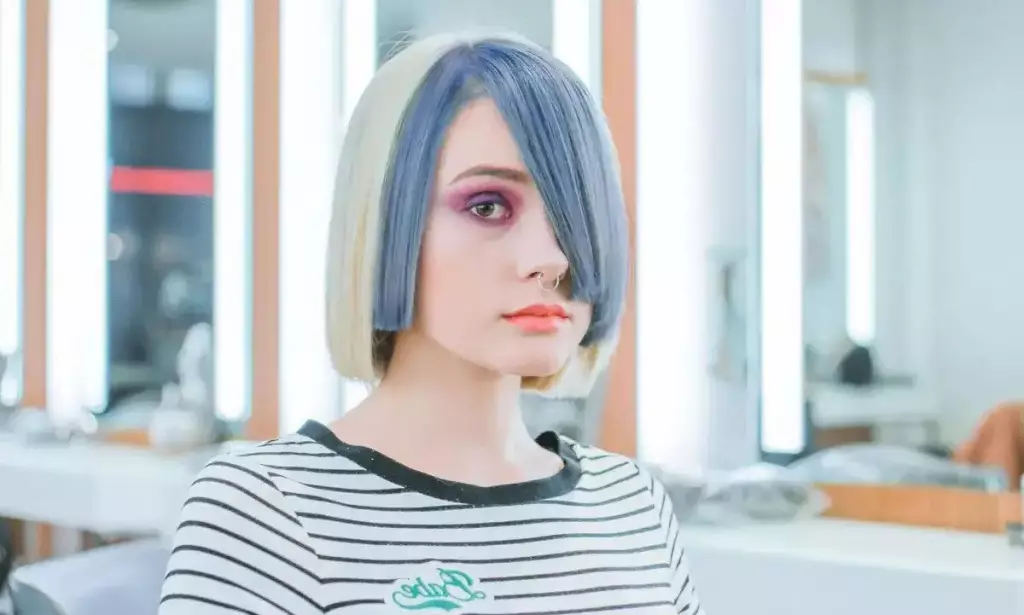 Tampil Beda di Kampus dengan Gaya Rambut Warna Ombre ala Anime, Berani?