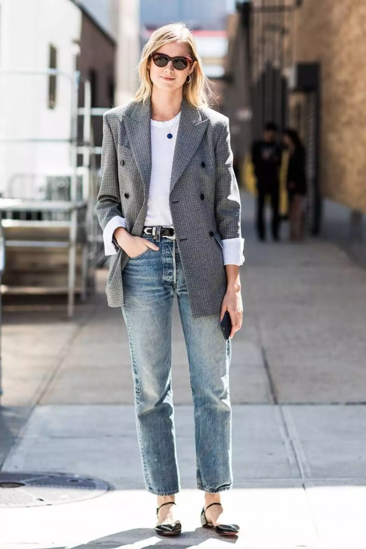 outerwear-seperti-blazer-juga-bisa-jadi-pilihan-pada-gaya-boyish outerwear-seperti-blazer-juga-bisa-jadi-pilihan-pada-gaya-boyish