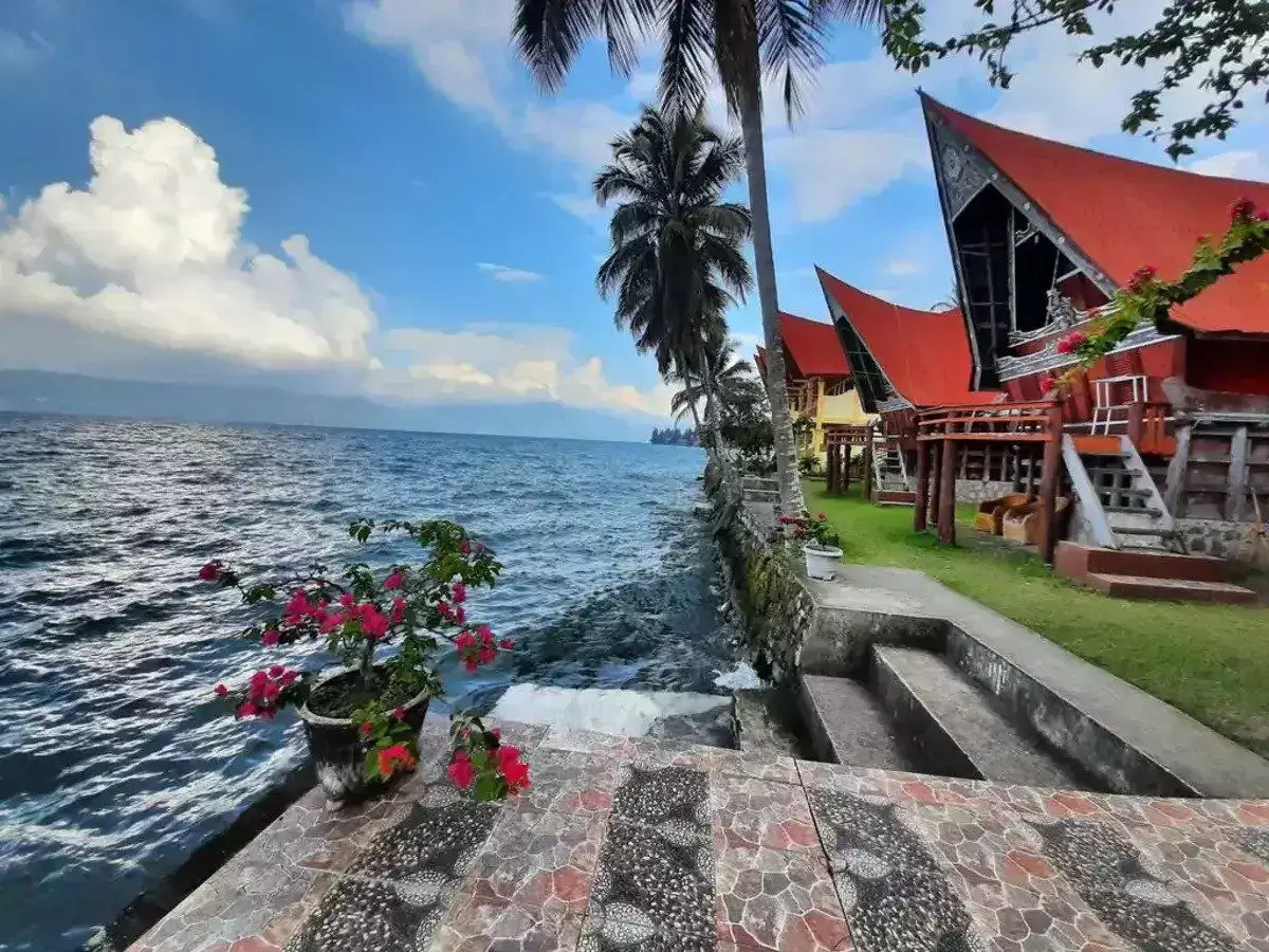 danau-toba-dan-pulau-samosir-juga-menjadi-tujuan-pengantin-baru-untuk-berbulan-madu-yang-berbeda