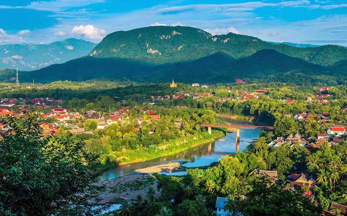 Luang-Prabang-Laos-menjadi-salah-satu-destinasi-dengan-pemandangan-yang-luar-biasa-indah-di-kawasan-Asia-Tenggara