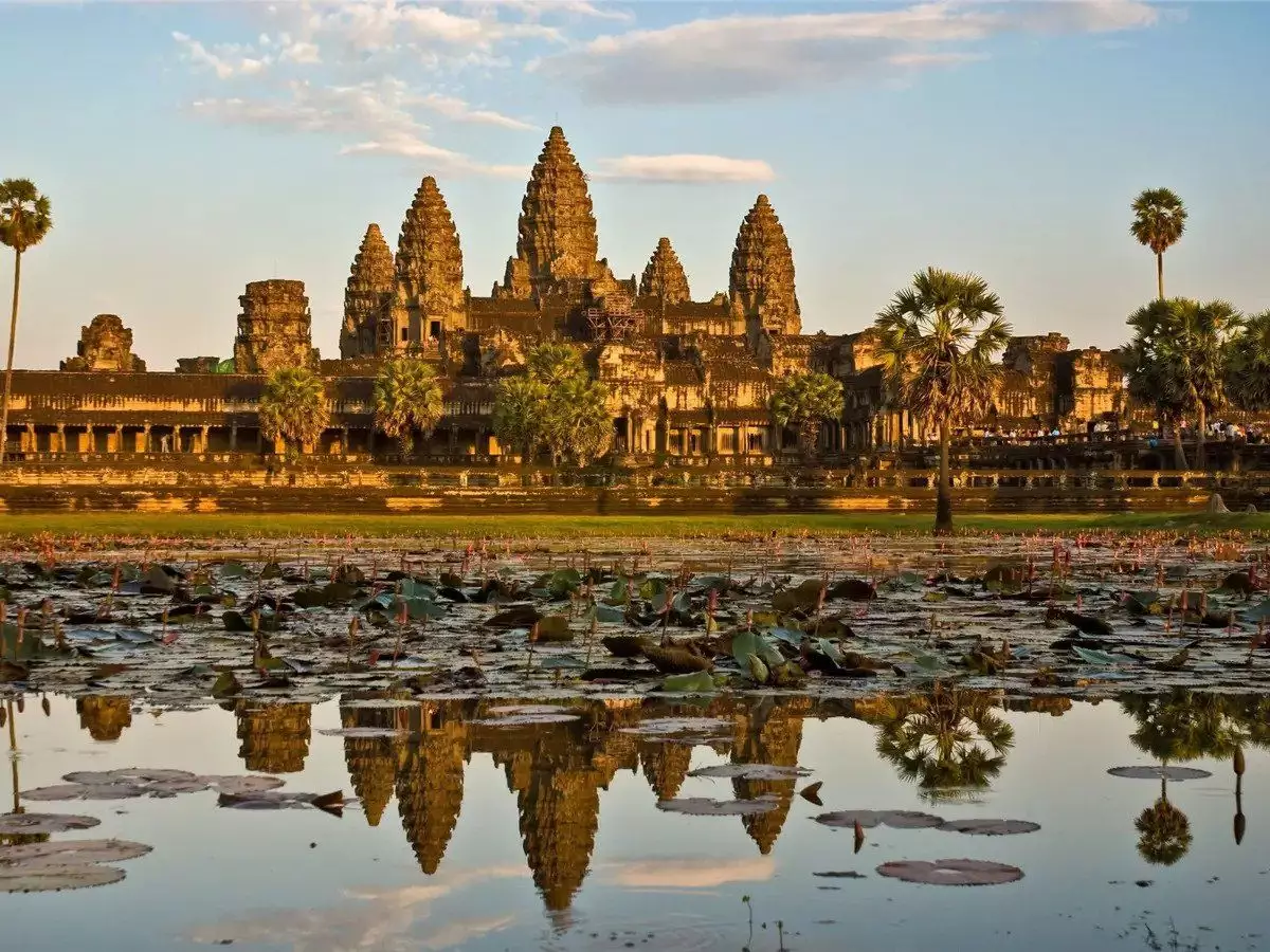 Kota-Siem-Reap-di-Kamboja-juga-merupakan-pintu-masuk-ke-salah-satu-situs-arkeologi-terbesar-dan-terpenting-di-dunia-yaitu-Angkor-Wat.