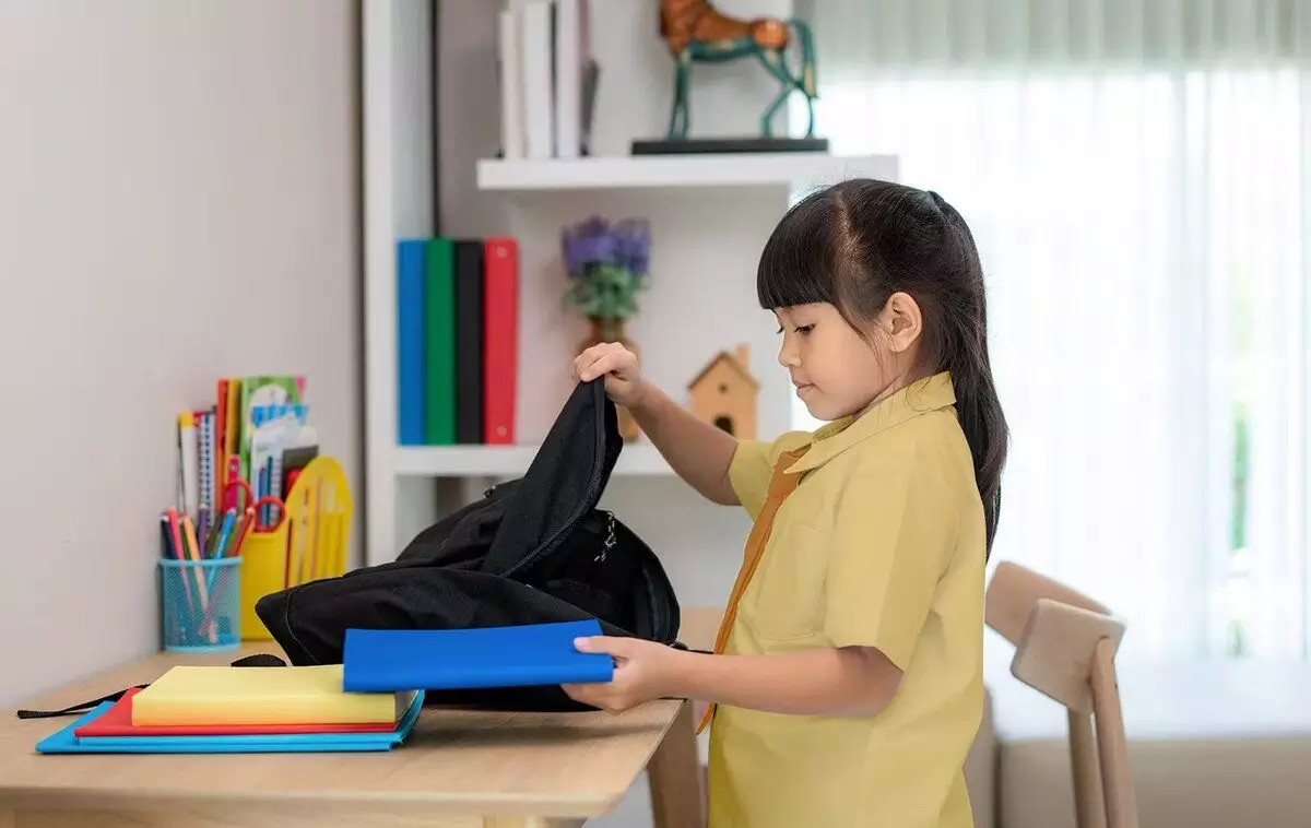 Perlengkapan-sekolah-menjadi-hal-yang-wajib-disiapkan-orang-tua-sebelum-anak-masuk-sekolah-