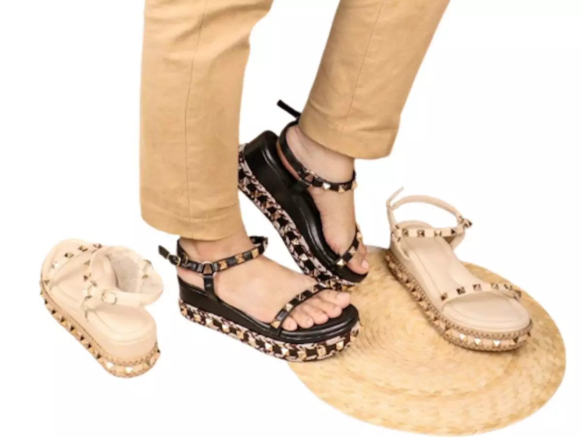 Pilih-model-sandal-jelly-yang-nyaman-dengan-gaya-diri-sendiri