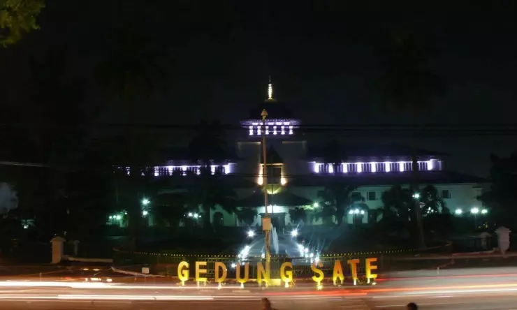 Cara Unik Menikmati Suasana Malam di Kota Bandung