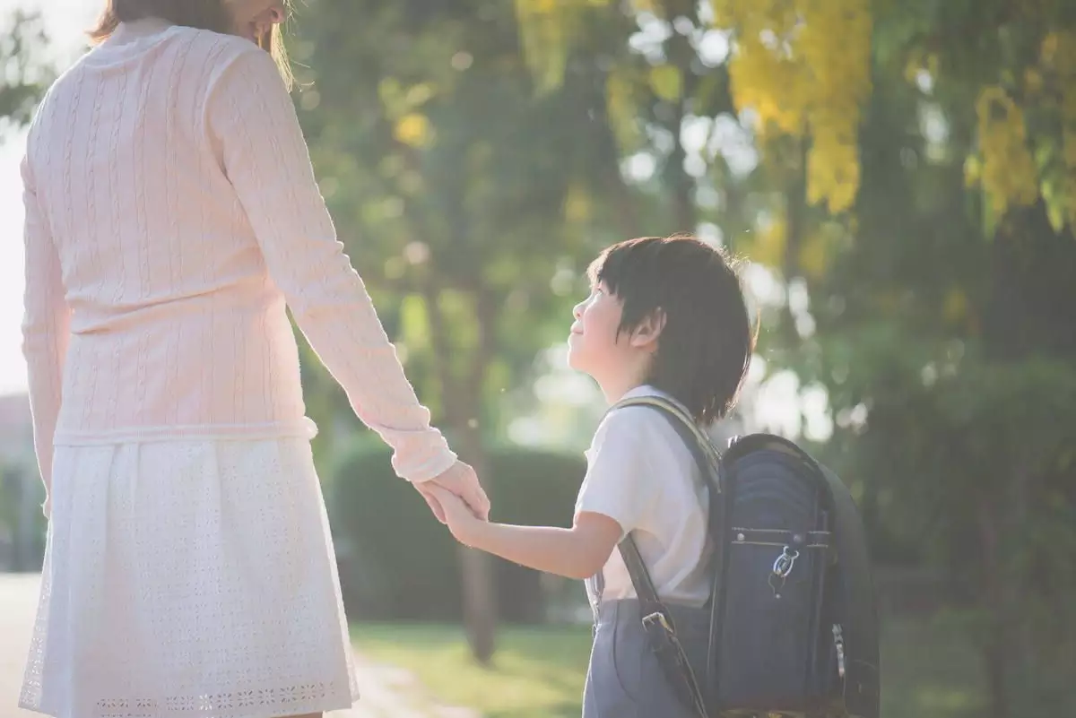 luangkan-waktu-untuk-mengantar-anak-masuk-sekolah