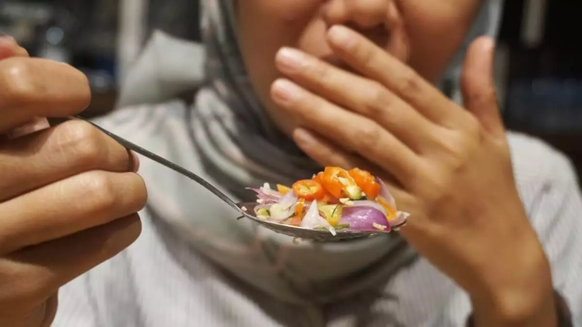 makanan-pedas-sangat-tidak-dianjurkan-dikonsumsi-sebelum-berenang