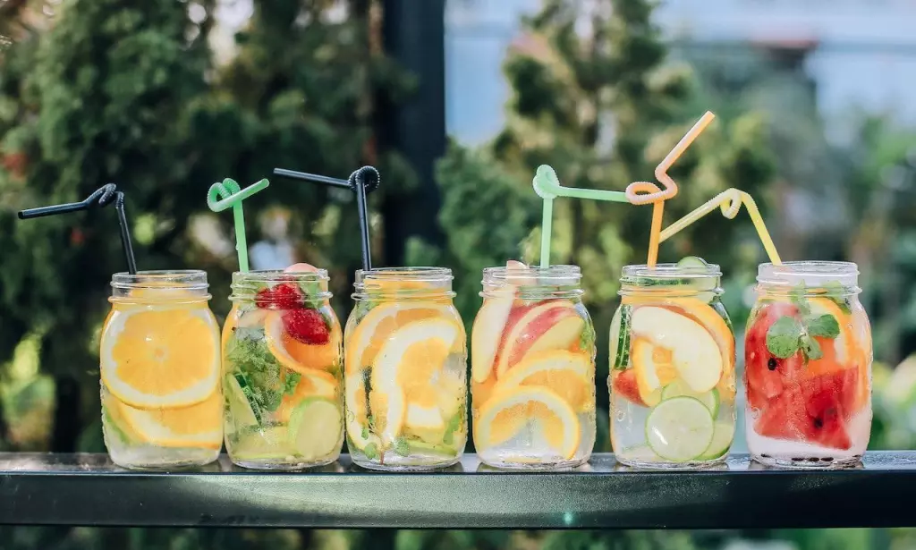 Cara Membuat Infused Water Buah & Sayur yang Baik untuk Kesehatan