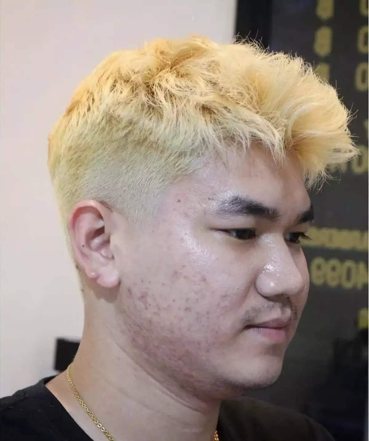 gaya-rambut-Two-Block-with-Blonde-Hair