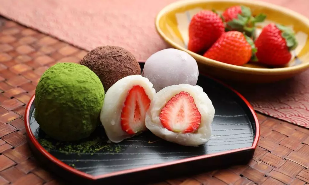 Cara Membuat Ichigo Daifuku dengan Pasta Kacang